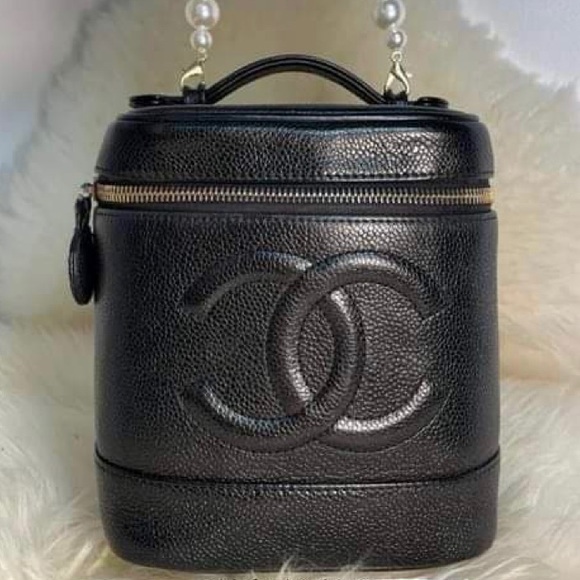 CHANEL Handbags - Authentic Vintage Chanel Vanity Bag.